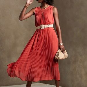 Banana Republic Factory pleated midi dress, size medium